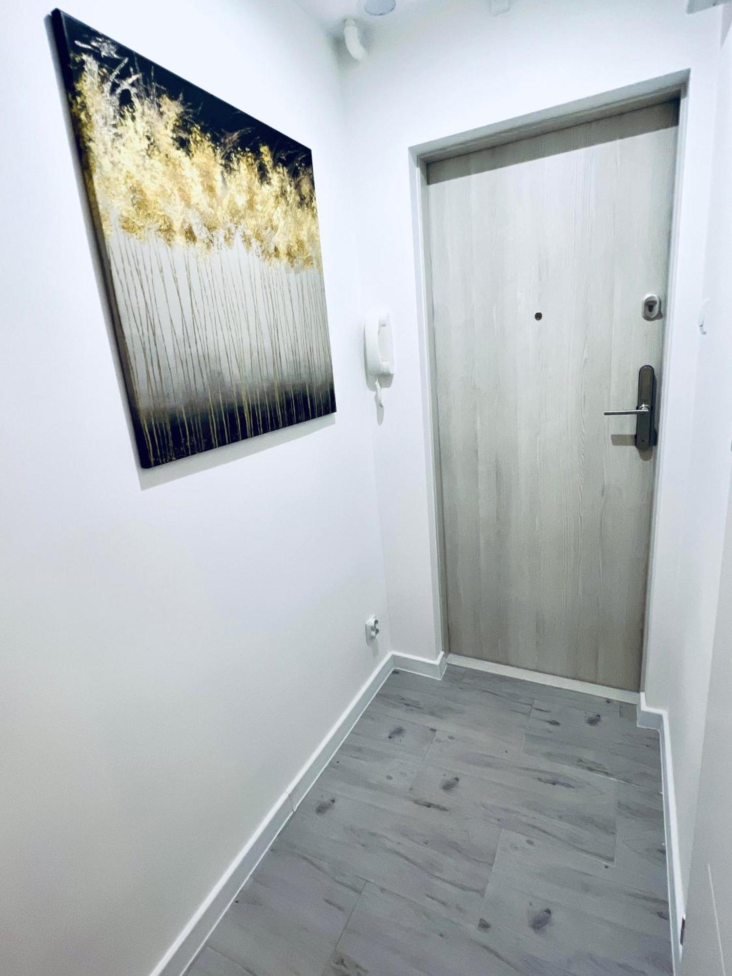 Apartament Happy Place Family & Business Targi 凯尔采 外观 照片