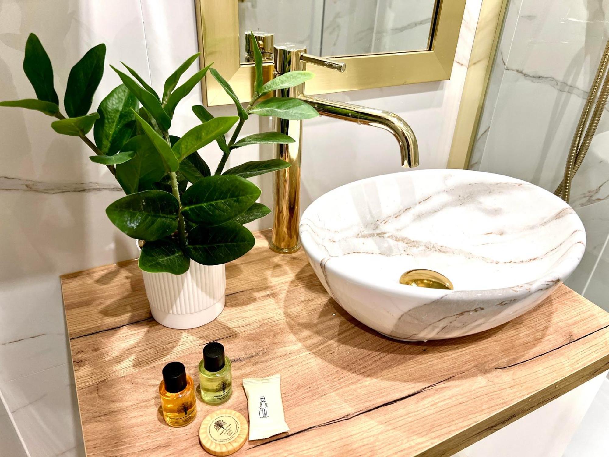 Apartament Happy Place Family & Business Targi 凯尔采 外观 照片